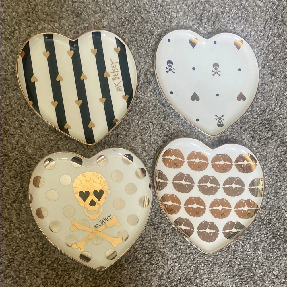 Betsey Johnson Gold Accent Heart Trinket Dishes (Set of 4)